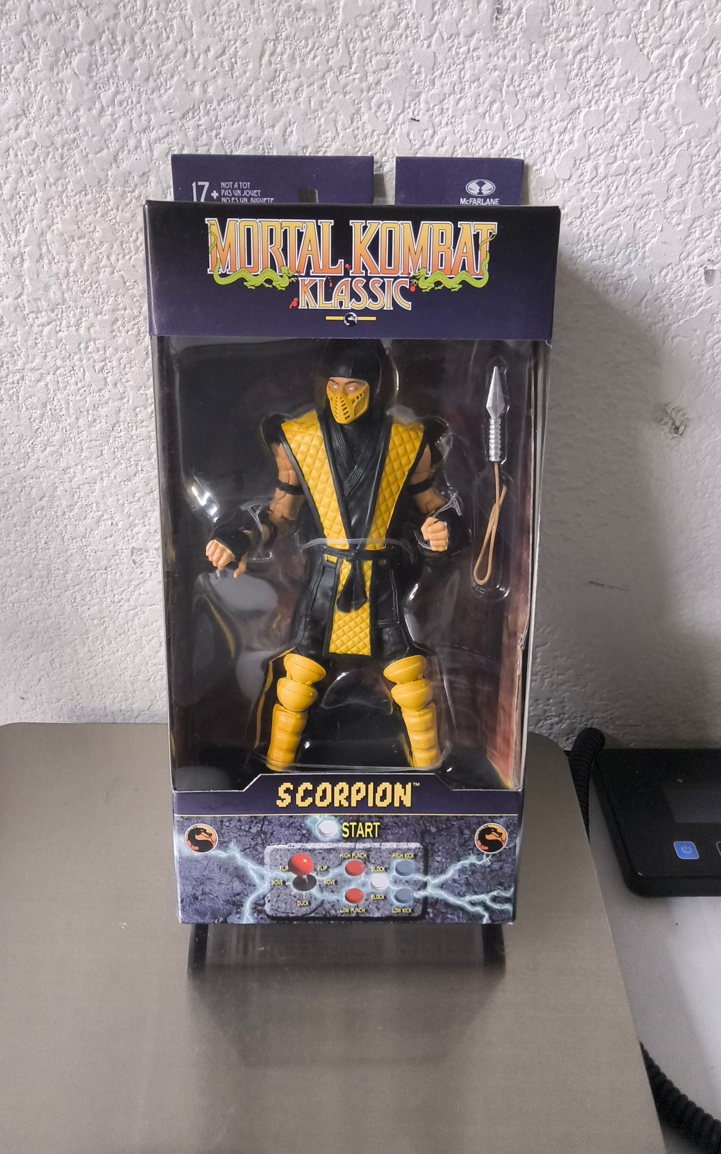 McFarlane Mortal Kombat Klassic Scorpion 7-Inch Action Figure with Kunai