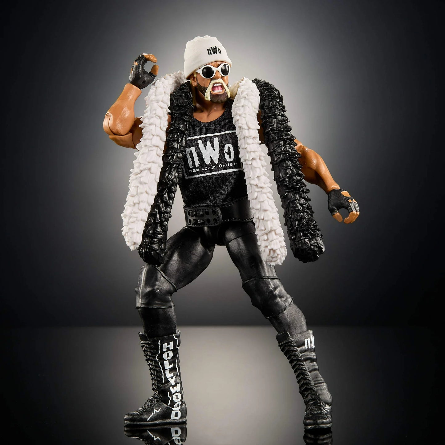 WWE Monday Night War Elite Hollywood Hogan 6" Figure with Accessories