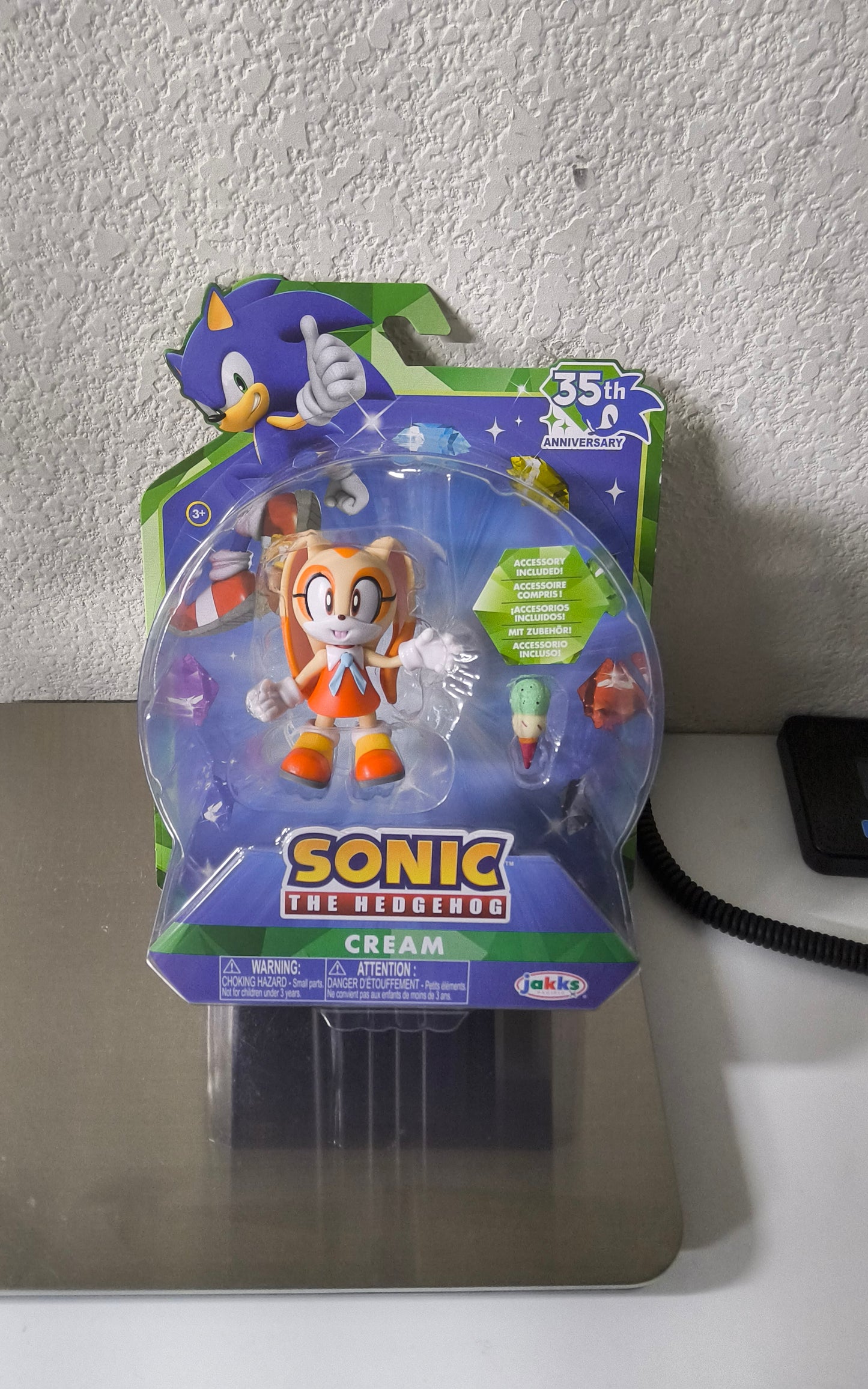 Sonic the Hedgehog 35th Anniversary Cream 4-inch JAKKS Pacific action figure with ice cream cone