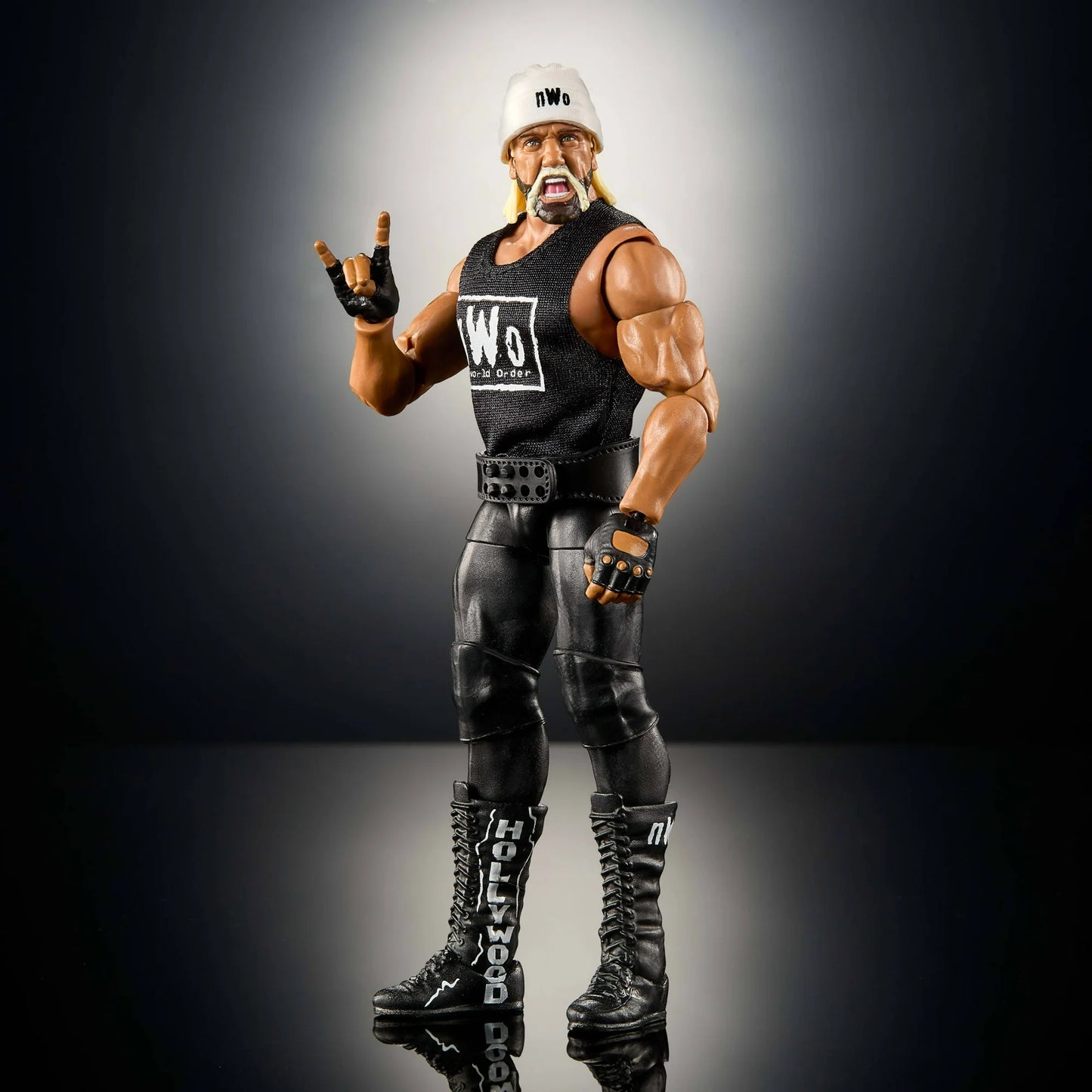 WWE Monday Night War Elite Hollywood Hogan 6" Figure with Accessories