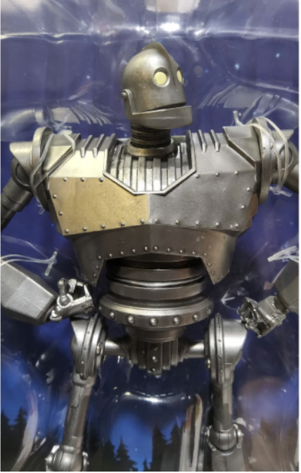 Diamond Select 9" Iron Giant Battle Mode Figure Articulated + Accessories - Logan's Toy Chest