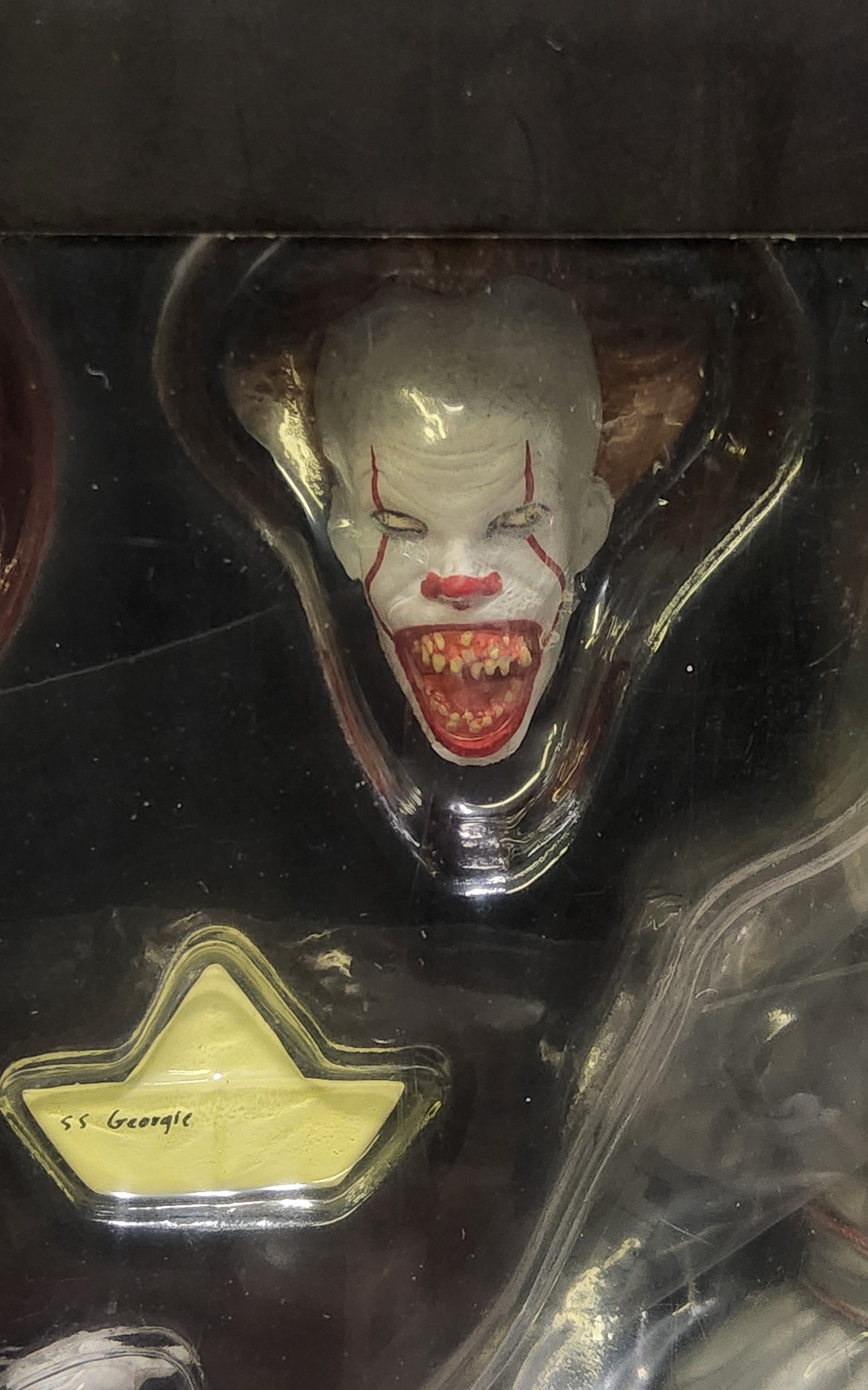 MAFEX 093 IT Pennywise Action Figure - 3 Heads, Red Balloon, 4 Sets of Hands - Logan's Toy Chest