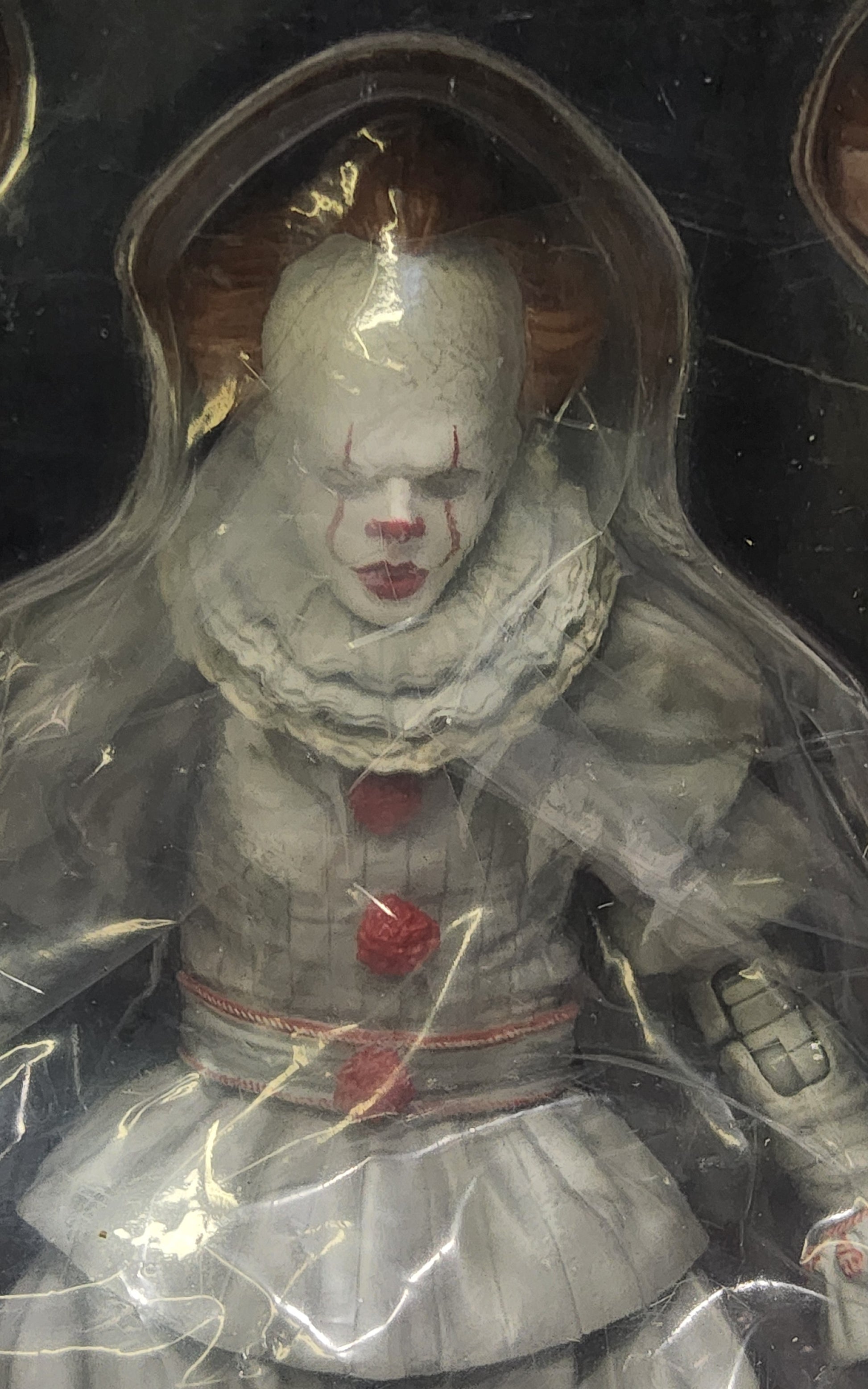 MAFEX 093 IT Pennywise Action Figure - 3 Heads, Red Balloon, 4 Sets of Hands - Logan's Toy Chest