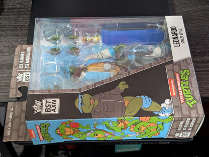 TMNT Leonardo Street Style Figure - Teenage Mutant Ninja Turtles