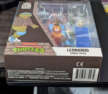 TMNT Leonardo Street Style Figure - Teenage Mutant Ninja Turtles